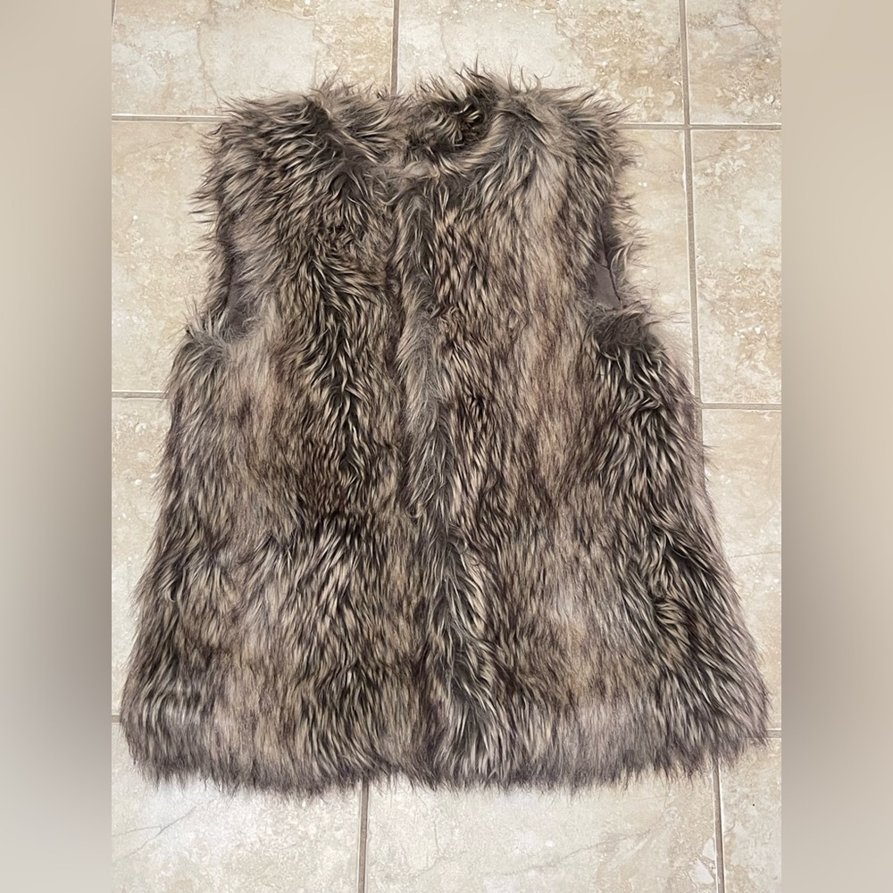TINSEL Cream Gray Faux Fur Sleeveless Vest Snap Button Up Size small Pockets
